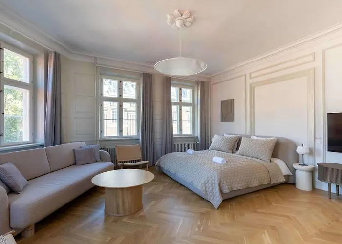 Spacious Apartment On Lively & Vibrant Street