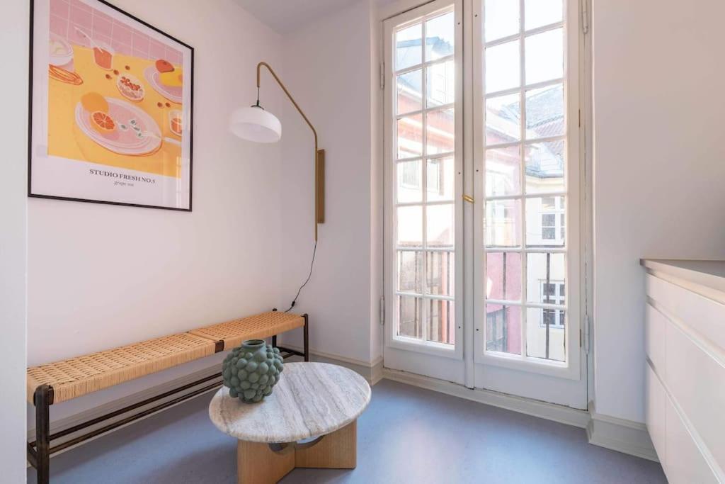 Apartment Spacious On Lively & Vibrant Street *