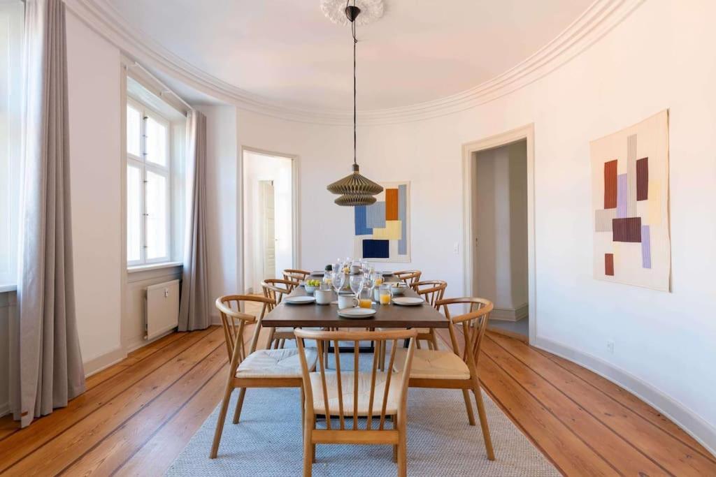 Spacious On Lively & Vibrant Street Apartment Copenhagen