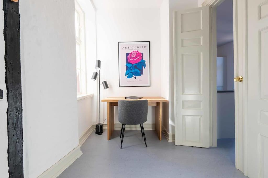 Spacious On Lively & Vibrant Street * Copenhagen