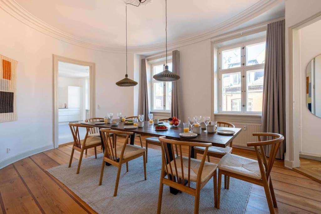 Spacious On Lively & Vibrant Street Apartment Copenhagen