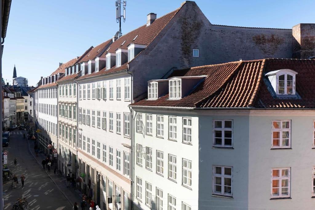 Spacious On Lively & Vibrant Street * Copenhagen