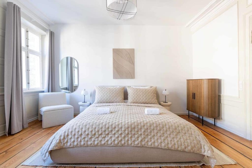Spacious On Lively & Vibrant Street * Copenhagen