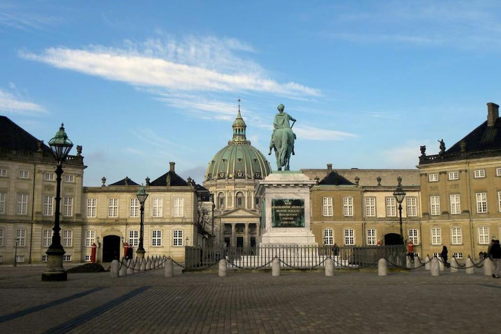Spacious On Lively & Vibrant Street * Copenhagen