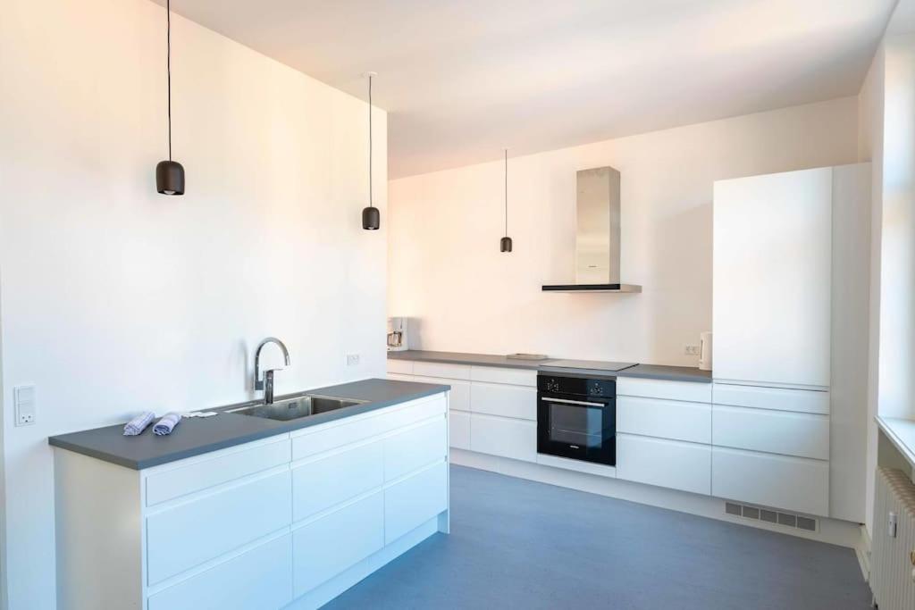 Spacious On Lively & Vibrant Street